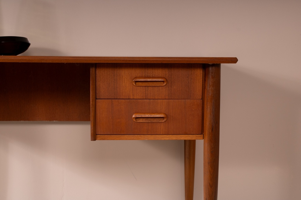 Bureau scandinave en teck, 2 tiroirs - 2
