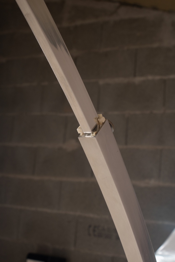 Lampadaire arc pied rond en travertin-5