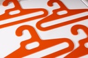 Ensemble de 4 cintres oranges, Flair